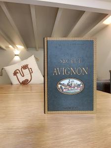 Certifikát, hodnocení, plakát nebo jiný dokument vystavený v ubytování Maison Luxe 4 chambres - Patio - Climatisation - 10 minutes à pied du Pont d'Avignon