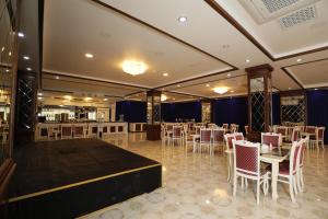 Alis Hotel tesisinde bir restoran veya yemek mekanı