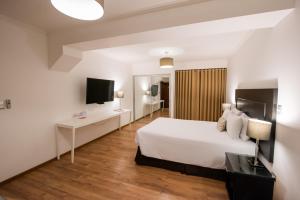 Postel nebo postele na pokoji v ubytování El Polo Apart Hotel & Suites