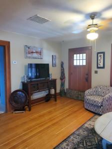 Gallery image of Spacious Farmhouse with Pond in Augusta