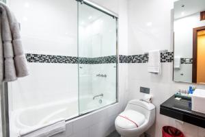 Koupelna v ubytování El Polo Apart Hotel & Suites