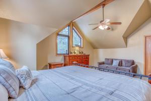 a bedroom with a bed and a ceiling fan at Yankee Mountain 9 - Meredith Lodging in Sunriver