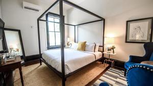 Postel nebo postele na pokoji v ubytování Hotel Giles