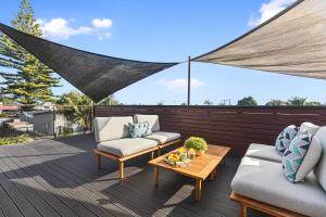 Μπαλκόνι ή βεράντα στο Maranui BeachSide Retreat - Mt Maunganui Home