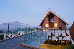 Bazén v ubytování Amartahills Hotel and Resort nebo v jeho okolí