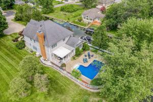 Vedere de sus a Executive Home with Heated Pool on Lake Wawasee