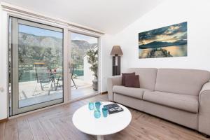 De Lux Apartments Sirena tesisinde bir oturma alanı