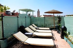 Riad Dar Hamid Hotel & Spa的阳台或露台