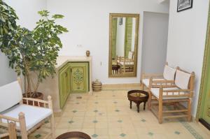 Riad Dar Hamid Hotel & Spa的休息区