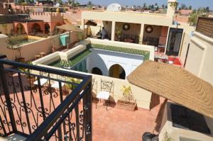Riad Dar Hamid Hotel & Spa内部或周边的泳池
