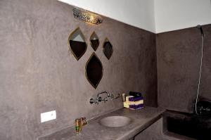 Riad Dar Hamid Hotel & Spa的一间浴室