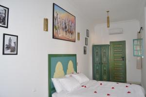 Riad Dar Hamid Hotel & Spa客房内的一张或多张床位