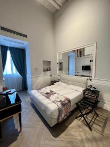 Tempat tidur dalam kamar di Relais Ranieri Piazza Vittoria