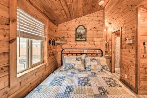 Gallery image of Beautiful New Bern Studio Cabin with Fire Pit! in New Bern