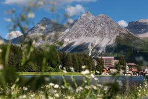 a view of a mountain with a town and a lake at Valsana Ferienwohnungen Arosa in Arosa
