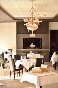 Posezení v ubytování Hôtel Restaurant La Charrue