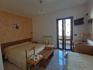 Ліжко або ліжка в номері Hotel Edelweiss