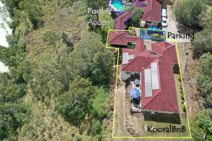 an aerial view of a house with a yellow line at KooralBnB in Kooralbyn