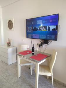 TV a/nebo společenská místnost v ubytování Casa María Carihuela Park Palace