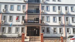 The facade or entrance of Gizem Pansiyon