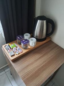 Coffee and tea making facilities at Gizem Pansiyon