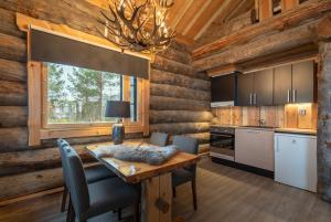 Wilderness Hotel Inari & Igloos tesisinde mutfak veya mini mutfak
