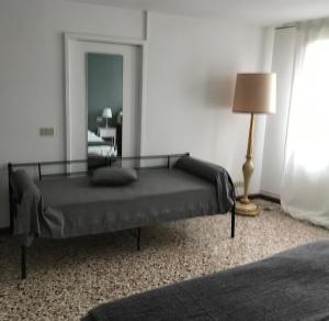 Posteľ alebo postele v izbe v ubytovaní Venice and Venice Apartments - private rooms in shared apartment