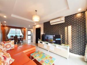 Gallery image of Rocky Party Pool Villa Huahin 3 Bedrooom With BBQ & Karaoke in Hua Hin