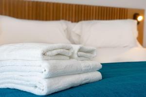 Aqua Apartments Bellamar, Marbella客房内的一张或多张床位