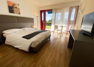 TV a/nebo společenská místnost v ubytování Hotel Serpiano