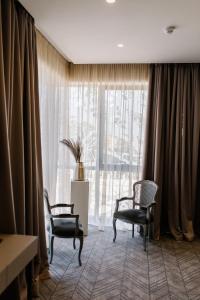 Ein Sitzbereich in der Unterkunft Hotel Buna Mostar