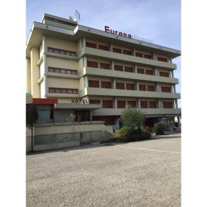 a hotel building with a hotel sign on it at Hotel Palace in Rovigo