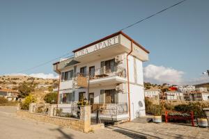 Afbeelding uit fotogalerij van Azra Apart & Otel in Gokceada Town