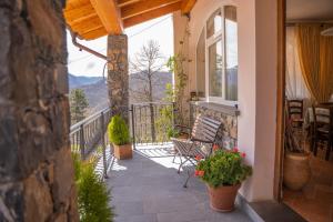 Afbeelding uit fotogalerij van 028 - Agriturismo "Il Boschetto" con PISCINA, Pace E Natura - Camera Familiare in Cavizzano