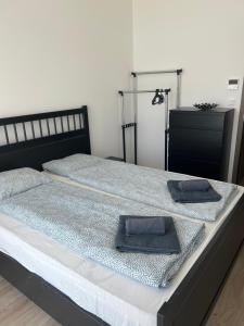 A bed or beds in a room at Silver Side Apartments