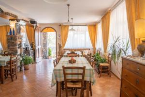 Afbeelding uit fotogalerij van 028 - Agriturismo "Il Boschetto" con PISCINA, Pace E Natura - Camera Familiare in Cavizzano