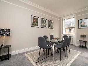 a dining room with a table and chairs at Pass the Keys Spacious 3 bed apartment in prime central location in Bath