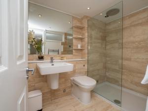 a bathroom with a toilet and a sink and a shower at Pass the Keys Spacious 3 bed apartment in prime central location in Bath +32 photos
