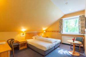 Ein Bett oder Betten in einem Zimmer der Unterkunft Emsland Hotel Saller See