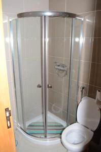 Bilik mandi di Apartamento Terra Branca