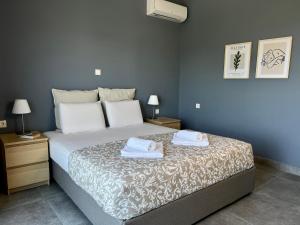 Posteľ alebo postele v izbe v ubytovaní PETRA RESIDENCES IN LINDOS