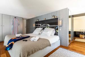 Cama ou camas em um quarto em Promo Easy Clés- Loft Port Vieux beach Parking