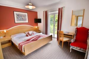 Postel nebo postele na pokoji v ubytování Landhotel Latscherhof