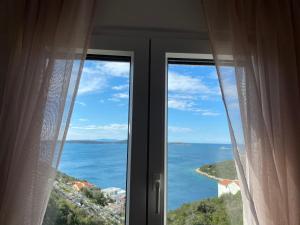 Nespecifikovaný výhled na moře nebo výhled na moře při pohledu z apartmánu