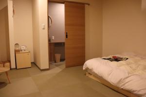 Letto o letti in una camera di 城崎温泉 小宿 紬 tsumugi