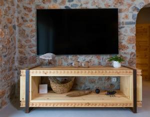 Televízia a/alebo spoločenská miestnosť v ubytovaní Oak Tree Estate