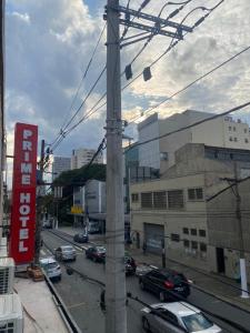 a city street with cars parked on the street at Hotel Prime Tatuapé - Próximo ao Metrô Belém - Café da Manhã Incluso e Estacionamento Econômico no Local in São Paulo
