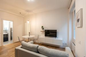 Televízia a/alebo spoločenská miestnosť v ubytovaní Province apartment-Rental in Rome