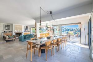 a dining room with a long table and chairs at Easy Clés-Luxury Villa 16p breathtaking view in Guéthary