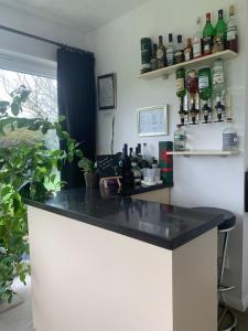 Кухня или мини-кухня в Ramsey House - Luxury Licensed B&B - Parking and Guest Lounge
